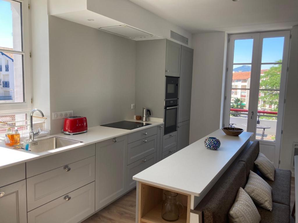Superbe Appartement T3 Au Centre Plage .Parking Hendaye Eksteriør bilde