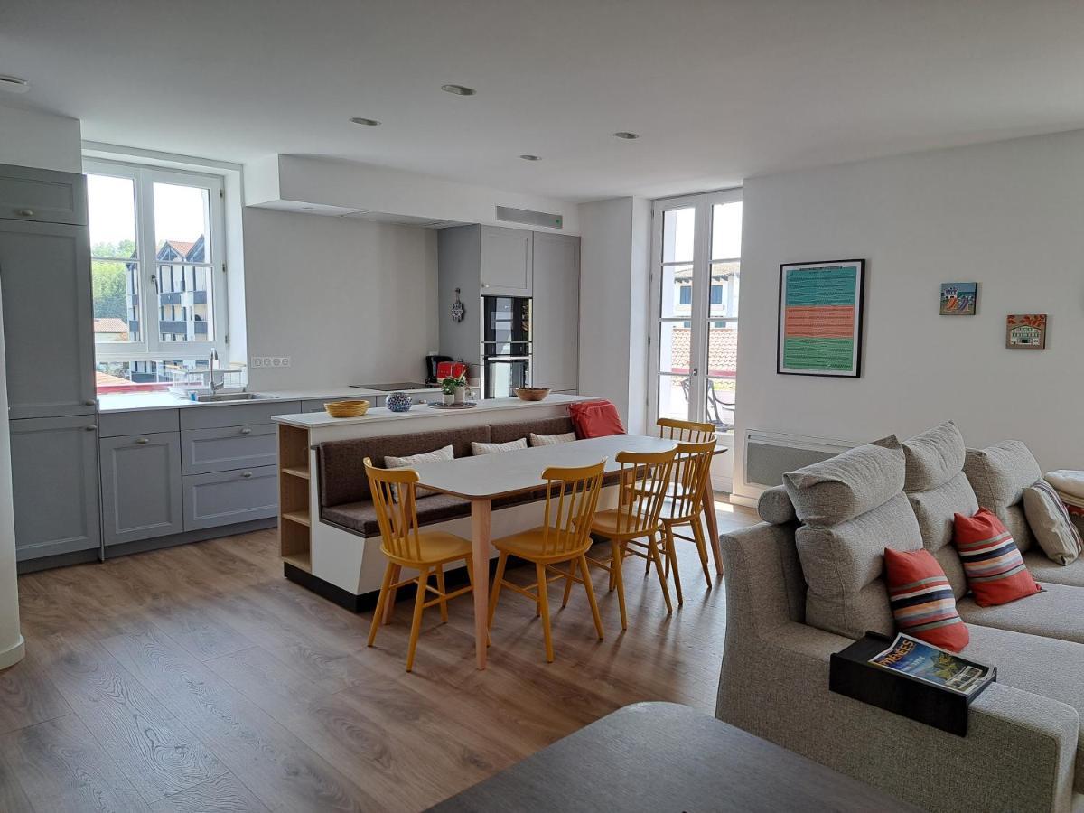 Superbe Appartement T3 Au Centre Plage .Parking Hendaye Eksteriør bilde